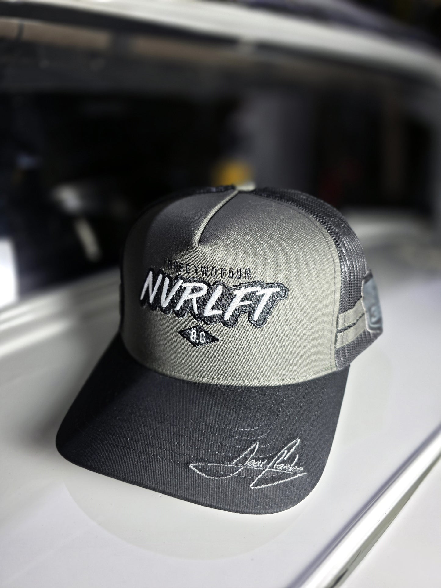 NVRLFT TRUCKER CAP - Black/Grey